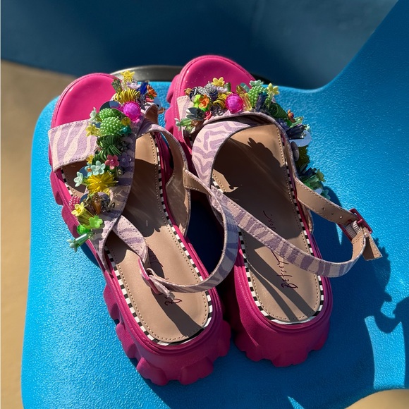 Betsy Johnson Selah Platform Sandals Pink Multi Charm Embellished Lug Sole 8 - Picture 9 of 9